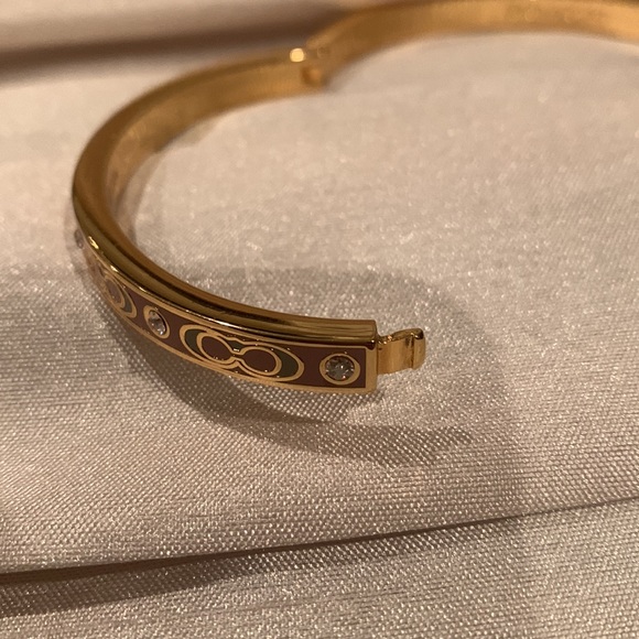 Fabulous Coach Bracelet - Picture 9 of 10